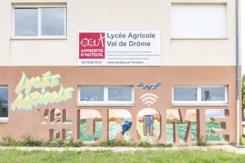 Fresque sur un mur du lycée