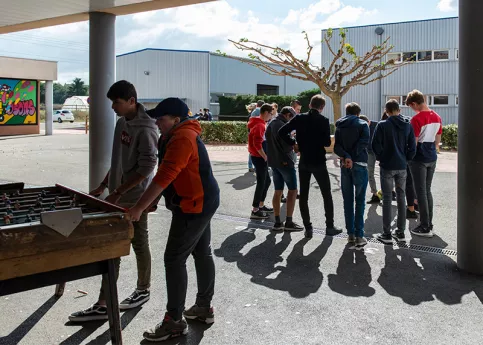 Lycée professionnel agricole Val de Drôme - Des jeunes lors de la récréation