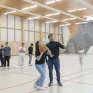 Elèves en cours de basket dans le nouveau gymnase