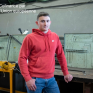 Jeune homme dans un atelier 